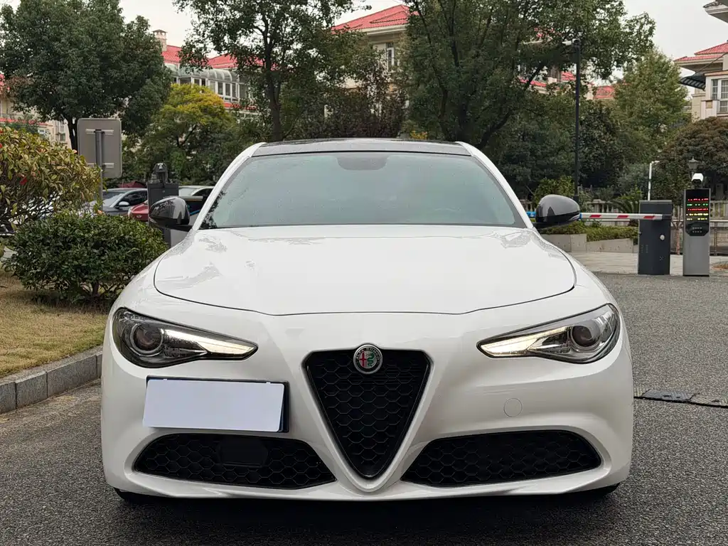 Giulia 2.0 T 280 HP Dark Night Phantom Limited