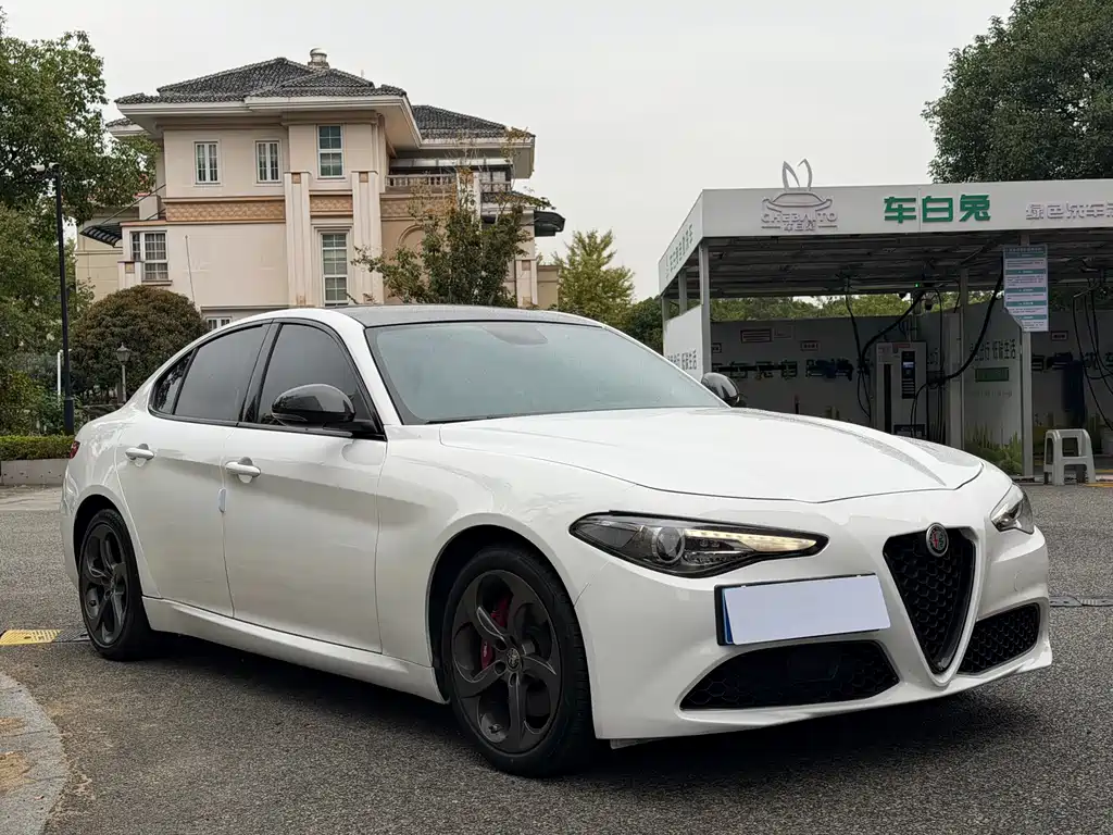 Giulia 2.0 T 280 HP Dark Night Phantom Limited