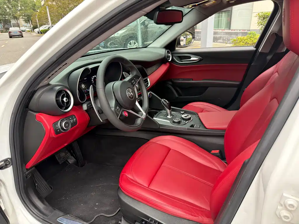 Giulia 2.0 T 280 HP Dark Night Phantom Limited
