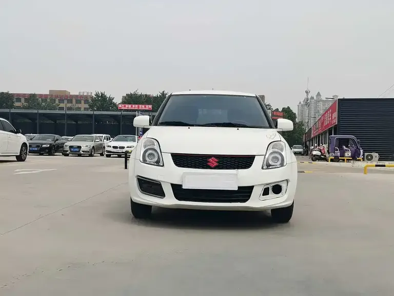 Suzuki Swift 1.3 L Manual Standard
