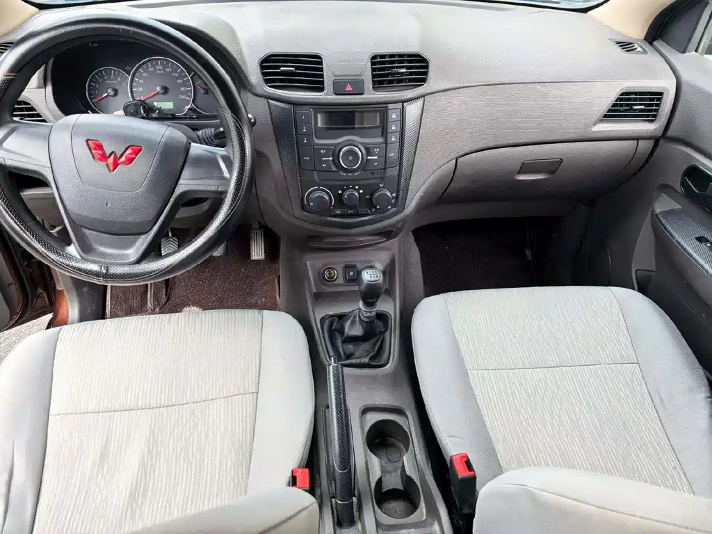 Wuling Hongguang 1.5 L S Comfort LAR