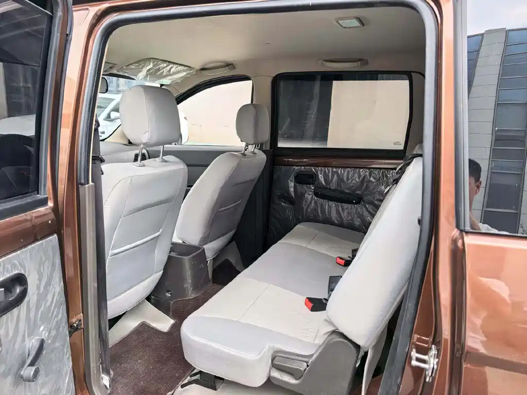 Wuling Hongguang 1.5 L S Comfort LAR