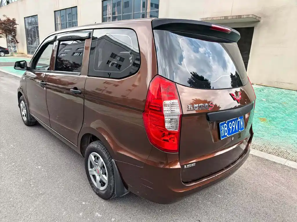 Wuling Hongguang 1.5 L S Comfort LAR