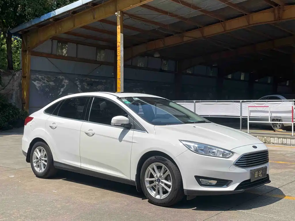 Focus Sedan EcoBoost 180 Auto Elite