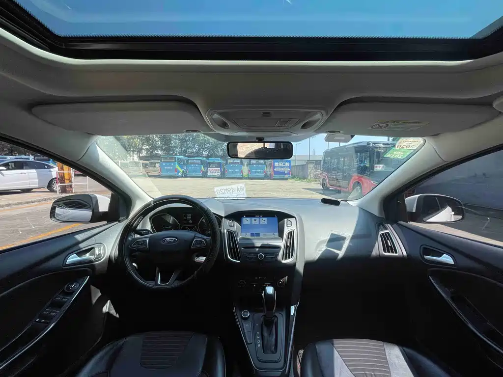 Focus Sedan EcoBoost 180 Auto Elite