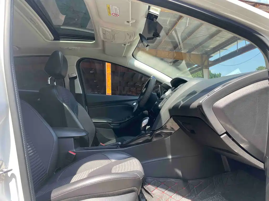 Focus Sedan EcoBoost 180 Auto Elite