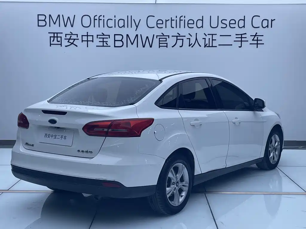Focus 福克斯 2017款 三厢 1.6 L 手动舒适型智行版