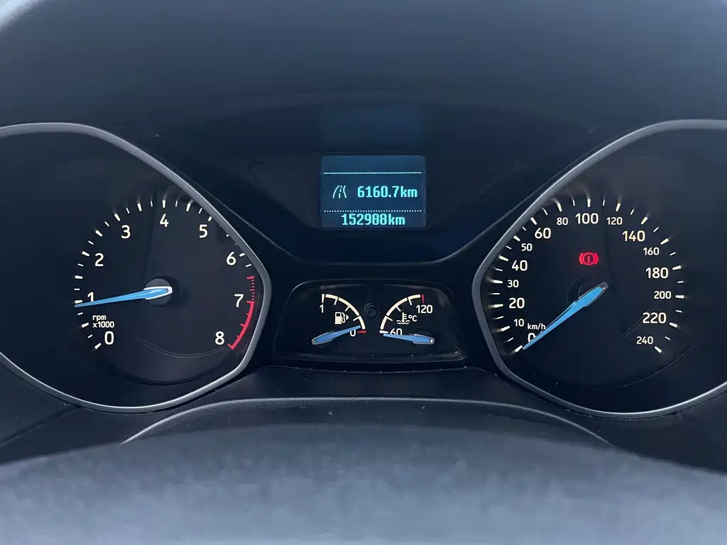 Focus 福克斯 2017款 三厢 1.6 L 手动舒适型智行版