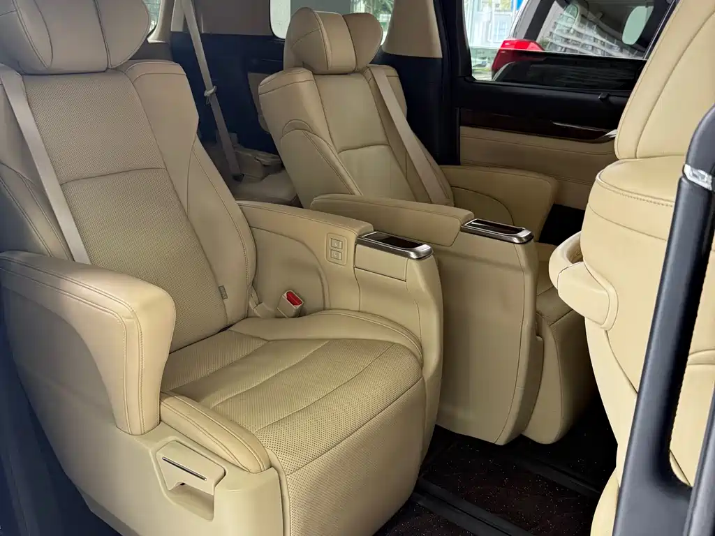 Alphard 3.5 L Luxury