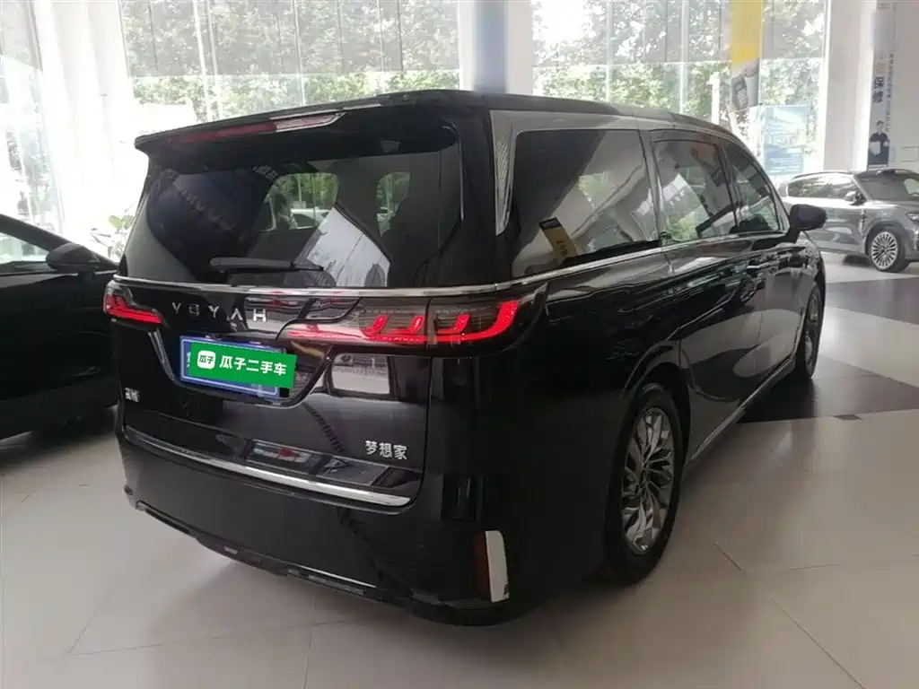 Voyah Dreamer PHEV Ultra Long Range Flagship