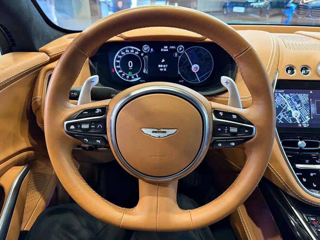Aston Martin DBX 3.0 T STRAIGHT-SIX