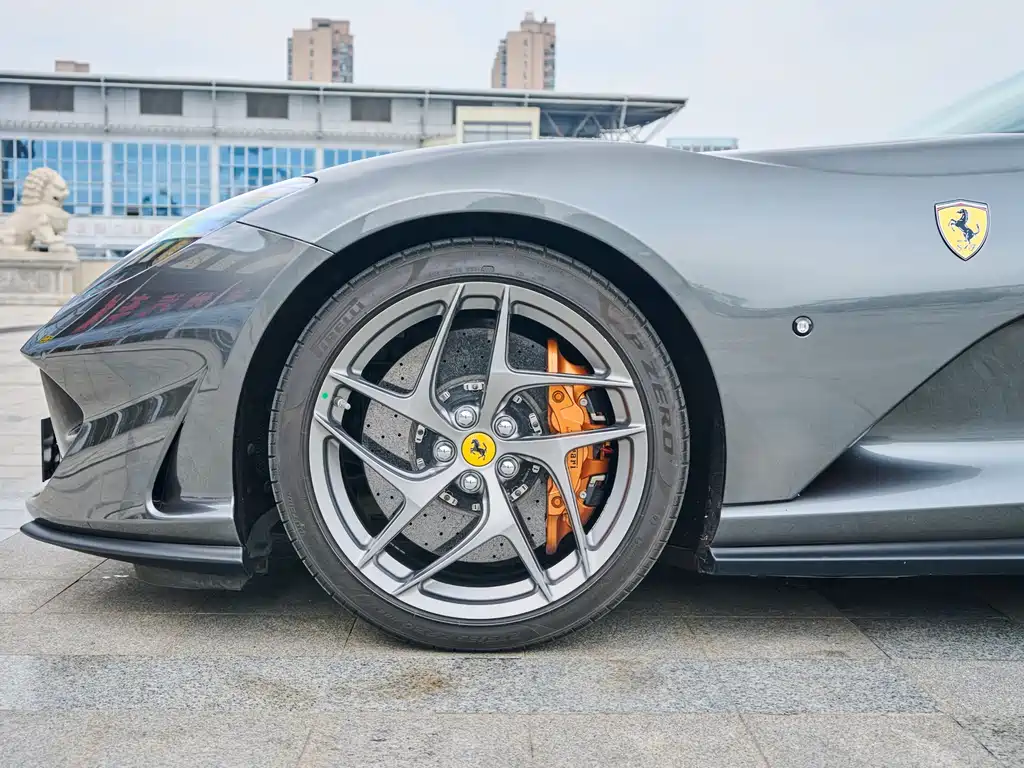 Ferrari 812 6.5 L Superfast