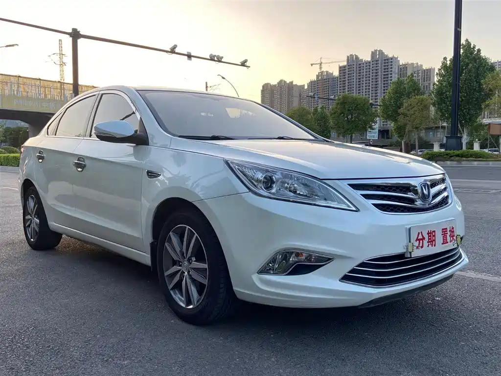 Eado 1.6 L Manual Luxury CN-V