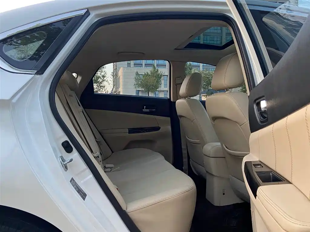 Eado 1.6 L Manual Luxury CN-V