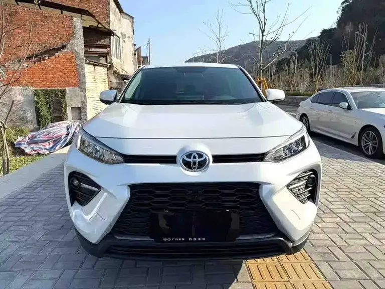 Toyota Wildlander 2.0 L CVT 2 WD Leading