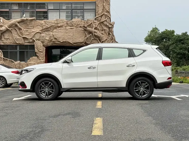 Dongfeng Fengguang 580 Facelift ☆ Star 1.5 T Auto Luxury