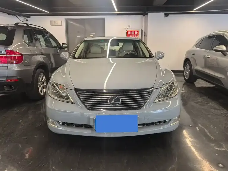 Lexus LS 460