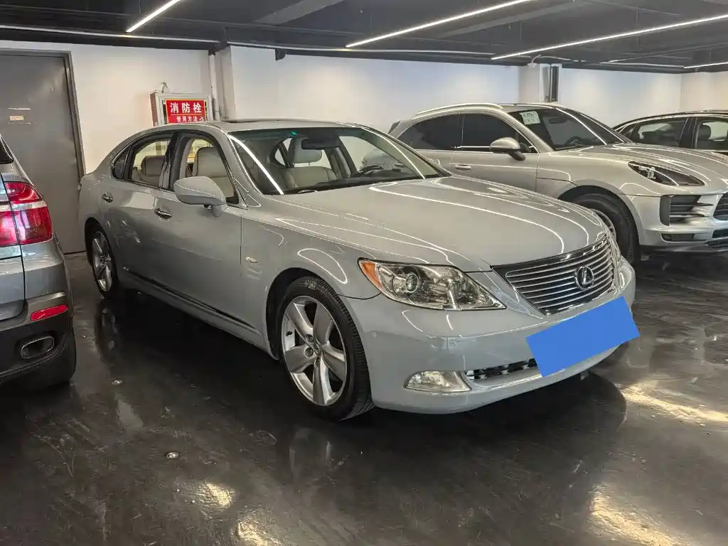 Lexus LS 460