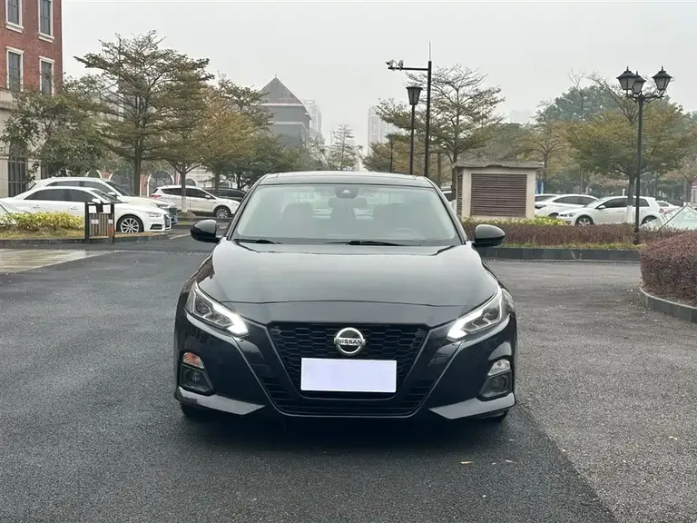 Nissan Teana Facelift 2.0 L XL Upper Smart Travel