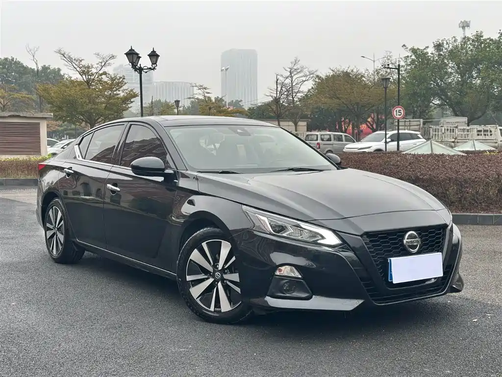 Teana Facelift 2.0 L XL Upper Smart Travel