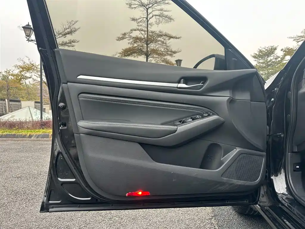 Teana Facelift 2.0 L XL Upper Smart Travel