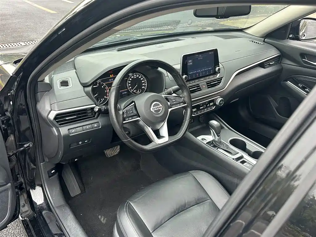 Teana Facelift 2.0 L XL Upper Smart Travel