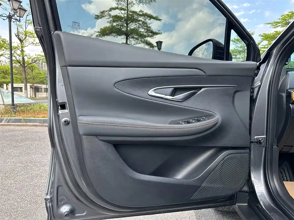 Changan UNI-T 2.0 T Navigator