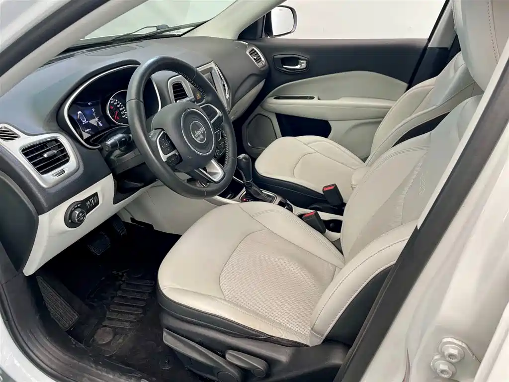 Compass 200 T Auto Home Enjoyment