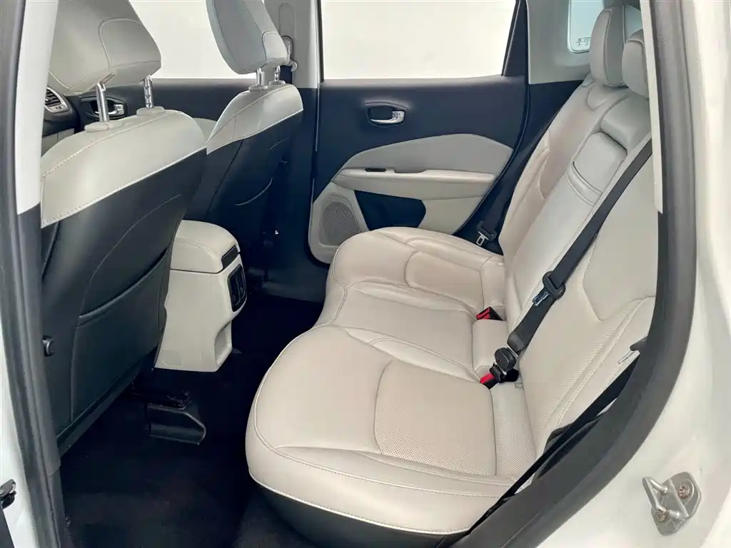 Compass 200 T Auto Home Enjoyment