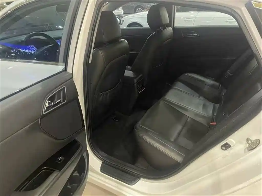 Mistra 1.8 L Auto Distinguished DLX