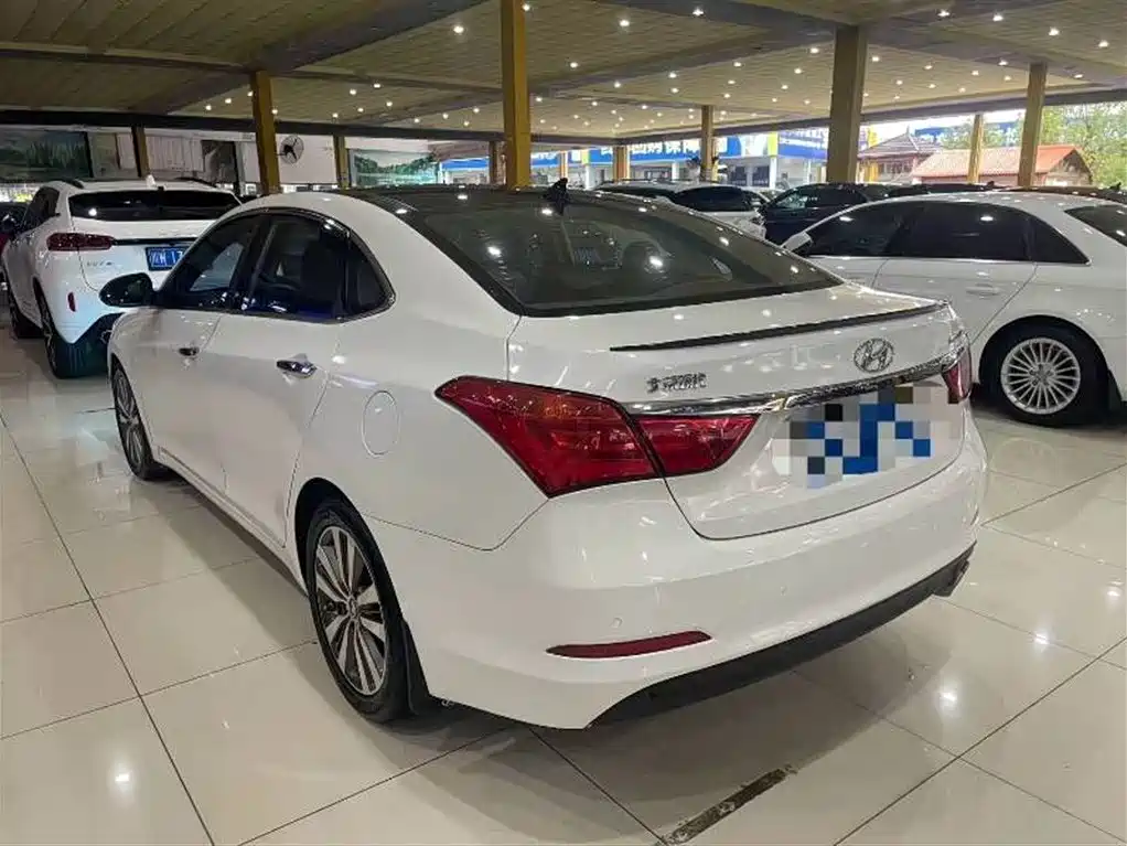 Mistra 1.8 L Auto Distinguished DLX