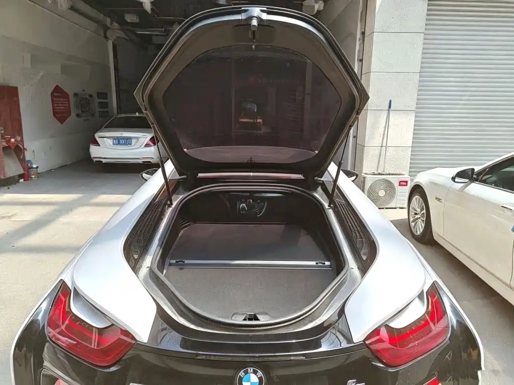 BMW i8 Standard