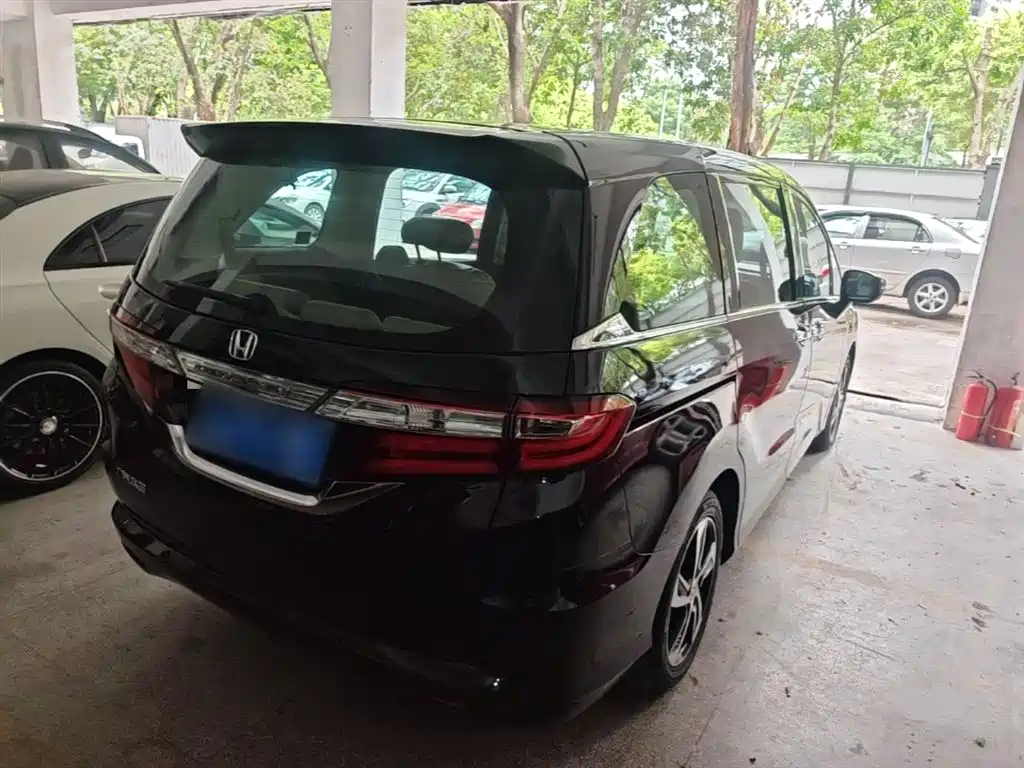 Odyssey Facelift 2.4 L Luxury