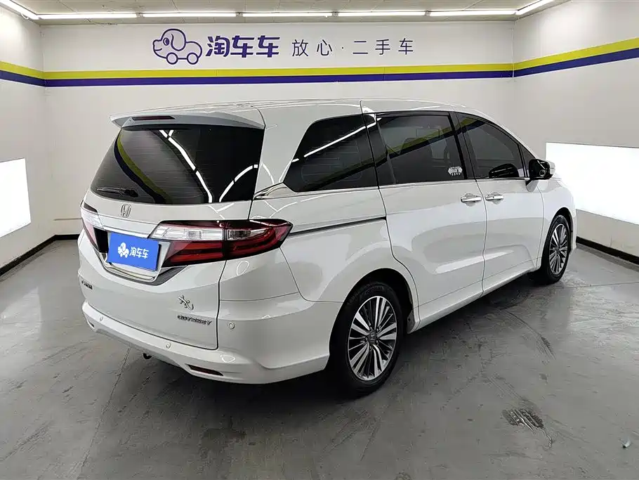 Odyssey 2.4 L Luxury