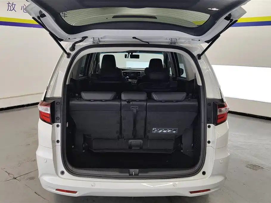 Odyssey 2.4 L Luxury