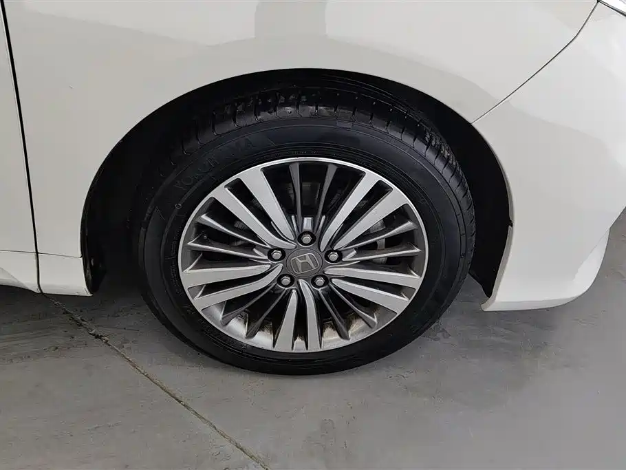 Odyssey 2.4 L Luxury
