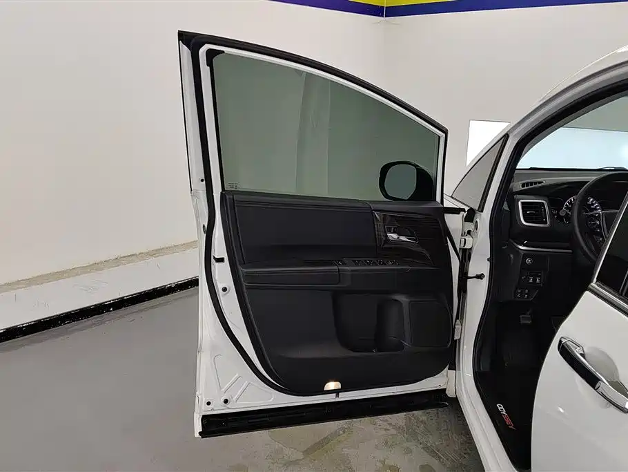 Odyssey 2.4 L Luxury