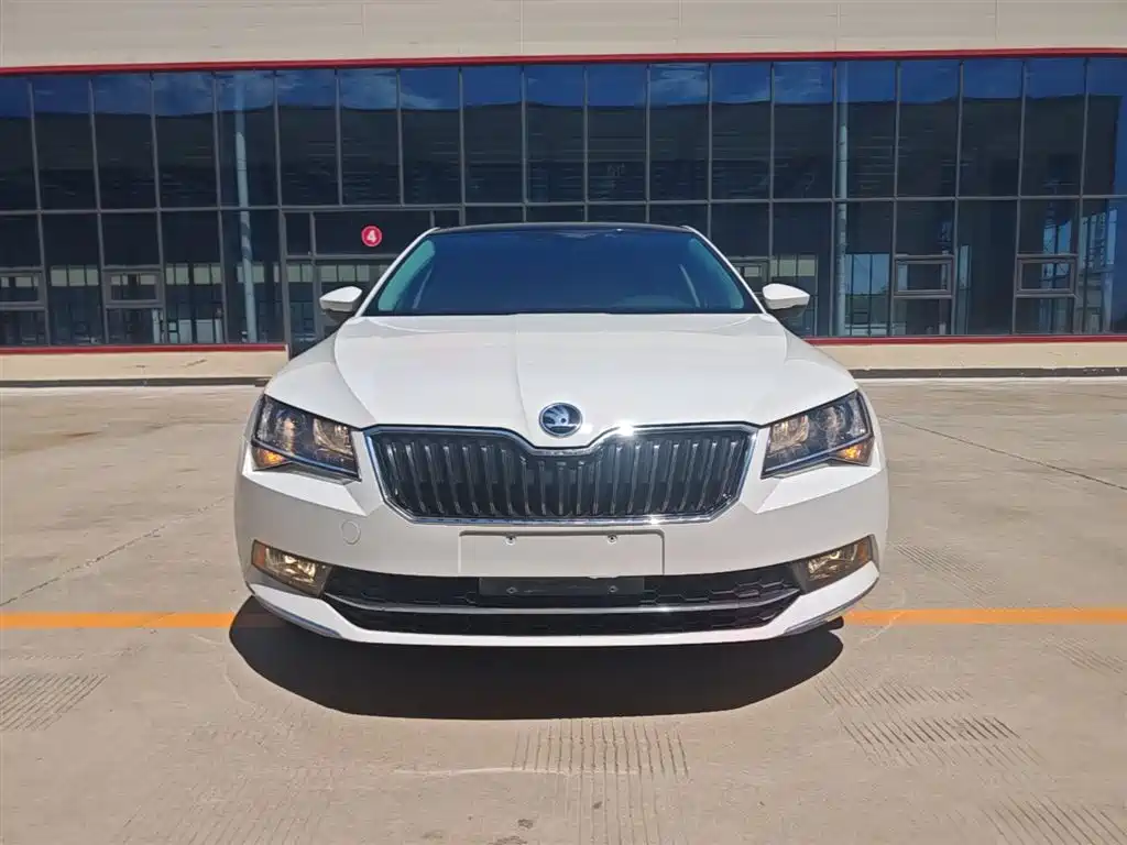 Superb TSI330 DSG Comfort CN-V