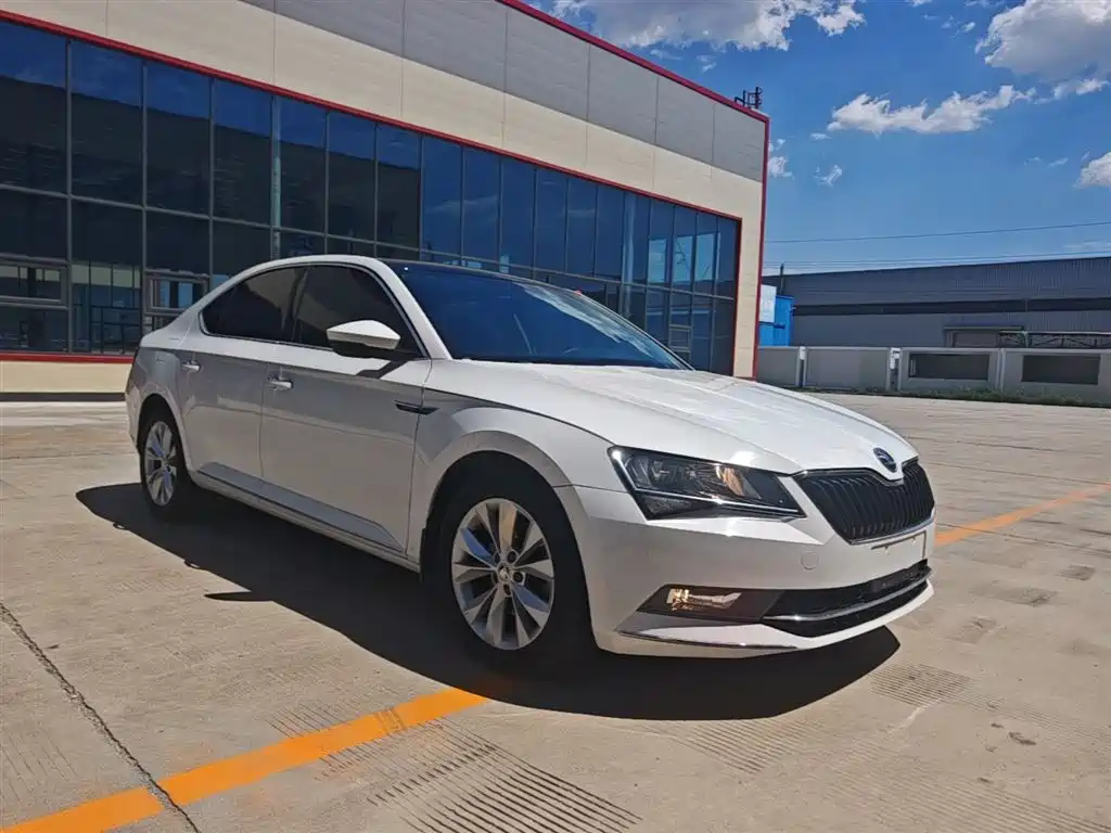 Superb TSI330 DSG Comfort CN-V