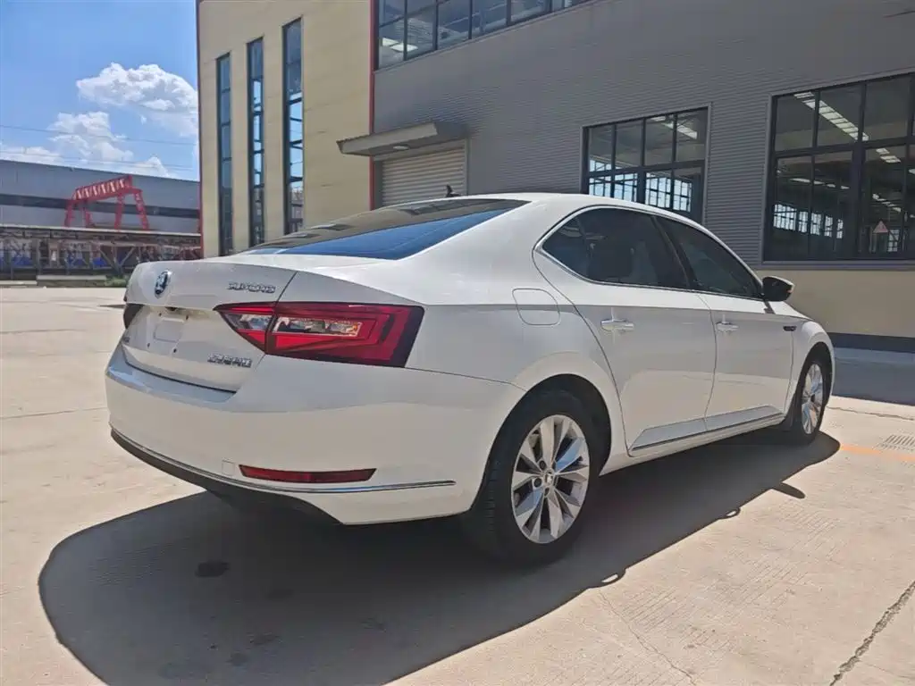Superb TSI330 DSG Comfort CN-V