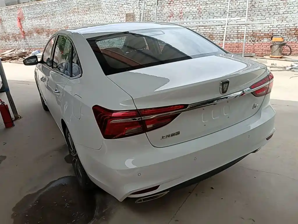 Roewe i6 Classic PLUS 1.6 L CVT 4 G Connected Glory Flagship