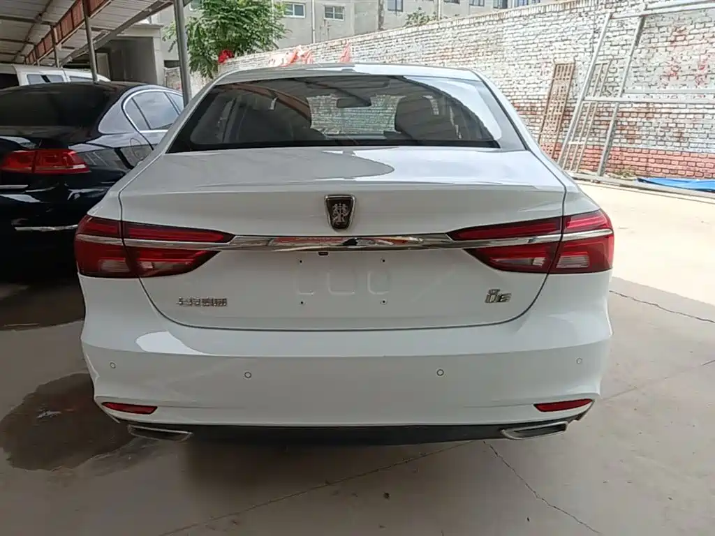 Roewe i6 Classic PLUS 1.6 L CVT 4 G Connected Glory Flagship