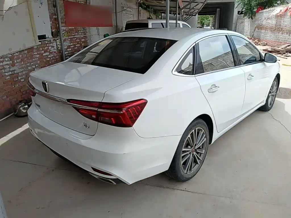 Roewe i6 Classic PLUS 1.6 L CVT 4 G Connected Glory Flagship