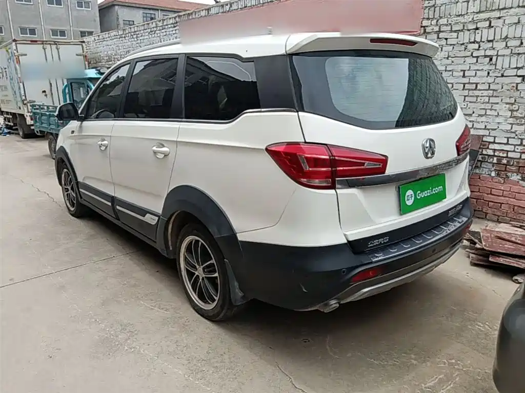 BAIC Weiwang M60 北汽威旺M60 2017款 1.5 T CVT王者版
