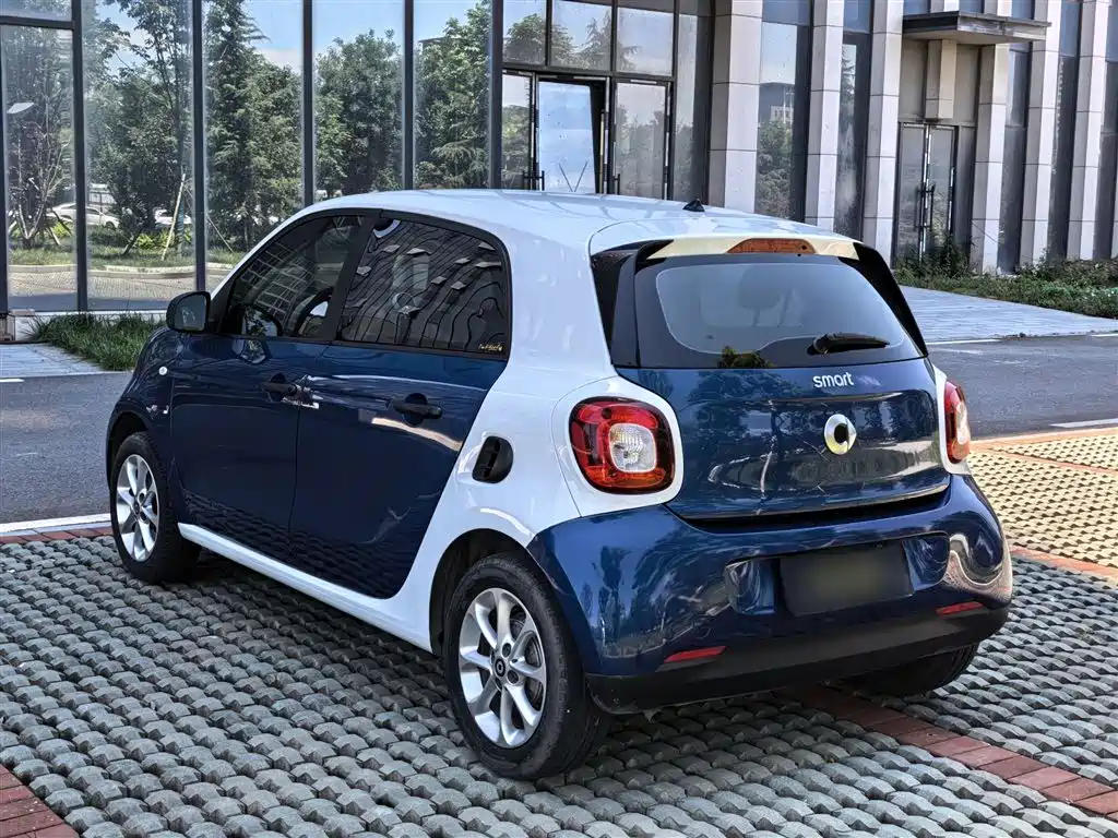 smart forfour 1.0 L 52 kW Agile