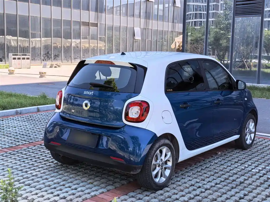 smart forfour 1.0 L 52 kW Agile