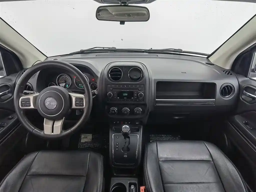 Compass (Import) 指南者(进口) 2012款 2.0 L 两驱豪华版
