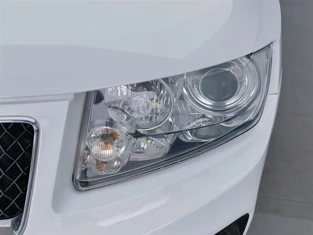 Compass (Import) 指南者(进口) 2012款 2.0 L 两驱豪华版