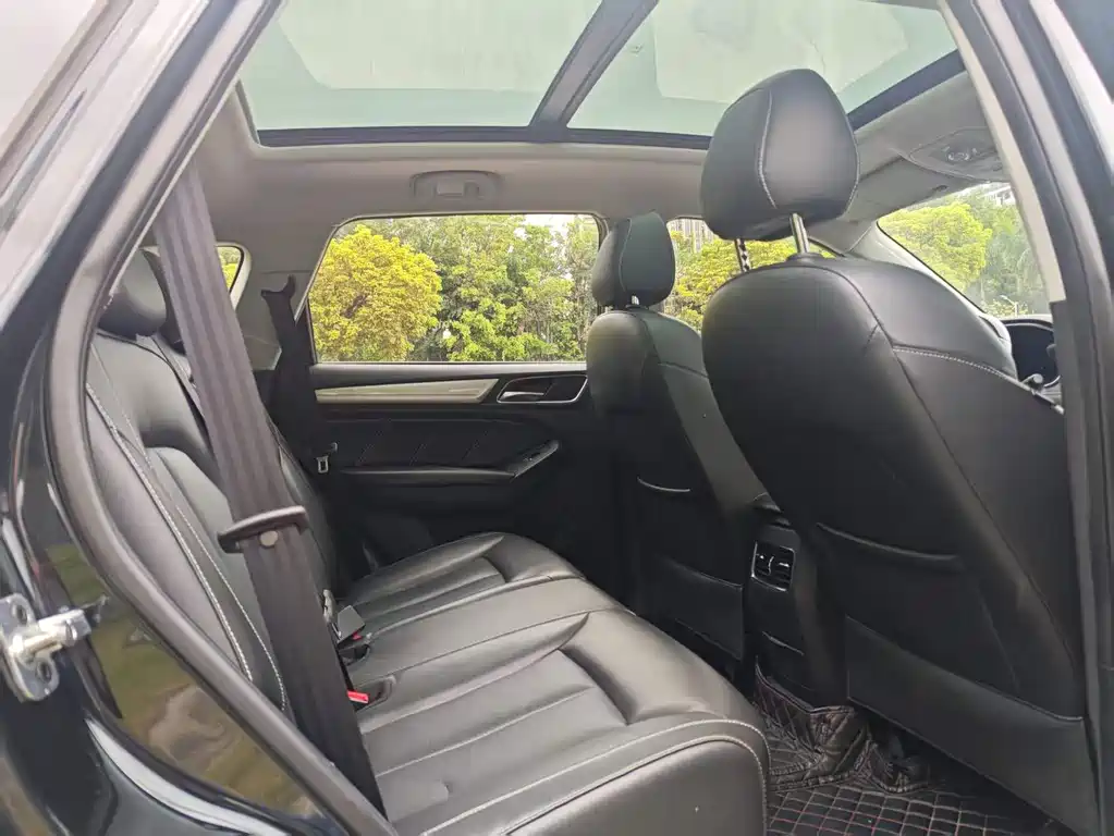 Roewe RX5 NEV eRX5 50 T Hybrid Connected Distinguished Flagship