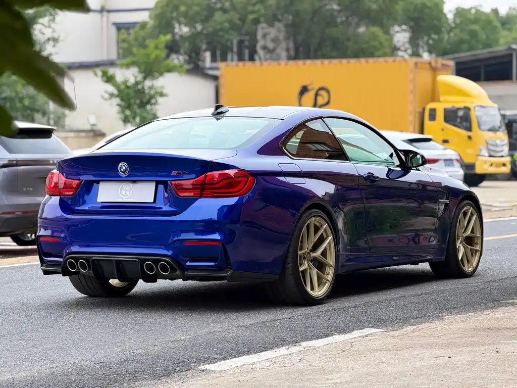 BMW M4 M4 2-door Coupe Shadow Hunter